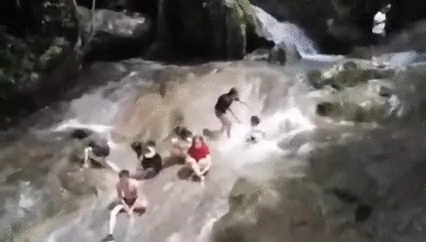 장마철에 계곡 가면 안된느 이유 ㄷㄷ