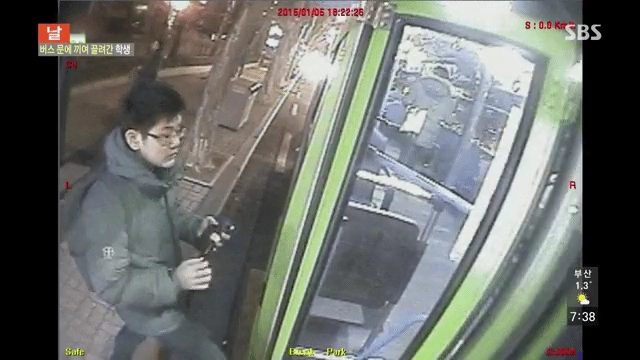 버스에깔려 죽을뻔한 중학생