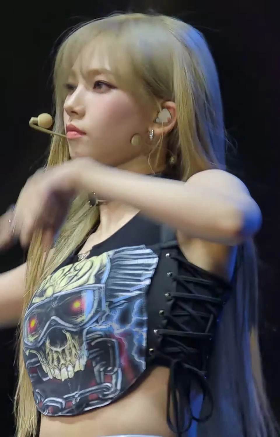 금발 카리나 묵직한 몸매