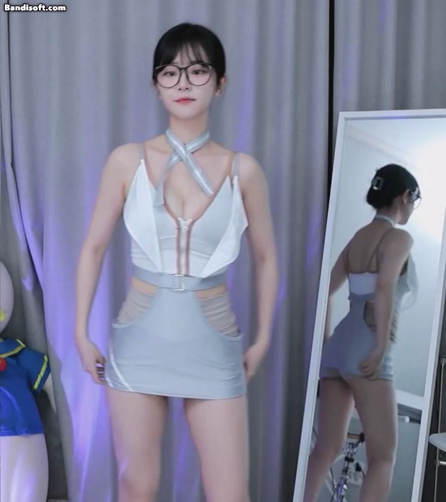 쵸단 엉밑살 다보이는 오피스룩 ㄷㄷ