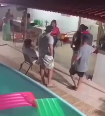 만나자마자 바지부터 벗겨버리는 누나