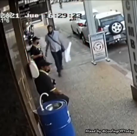 가만이있던 사람 쳐서 총맞고 죽은사람 ㄷㄷ