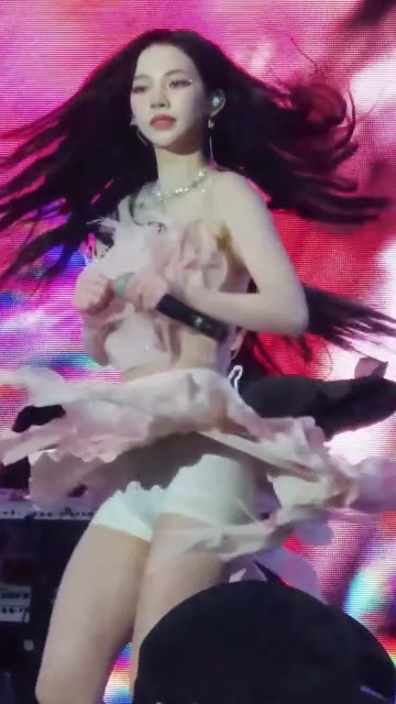 카리나 도끼 자국