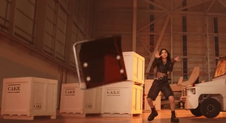 이번에 컴백한 걸그룸 뮤비 논란