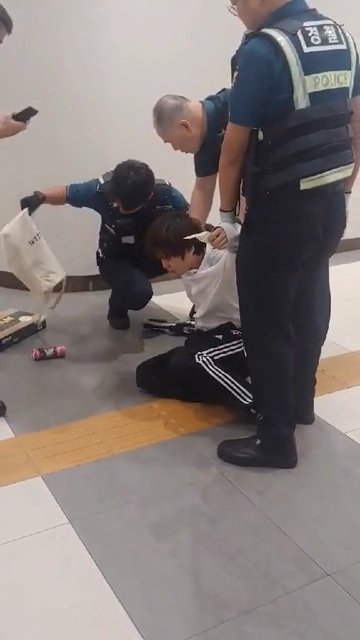 고터 레일건 압수 현장