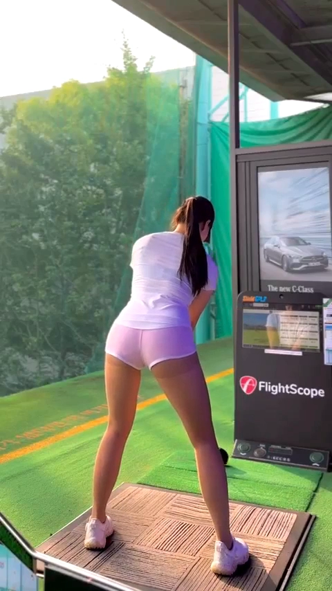 골프 치는 프로골프 처자