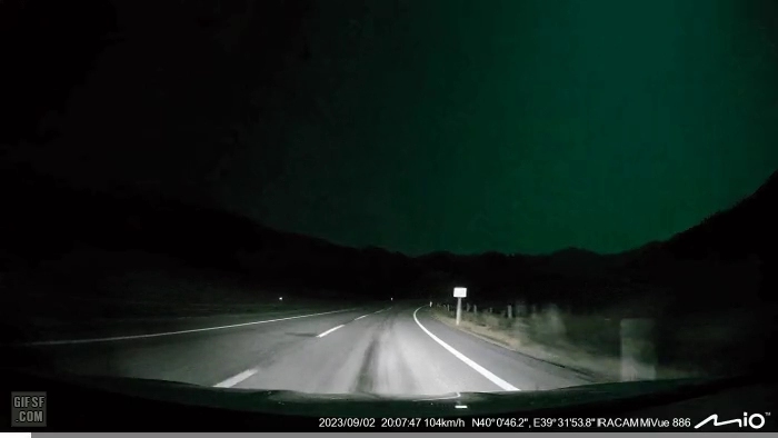 튀르키에에 떨어진 유성