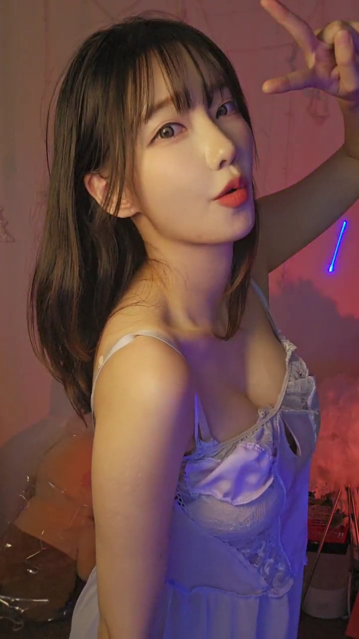 야한 속옷 입은 마젠타