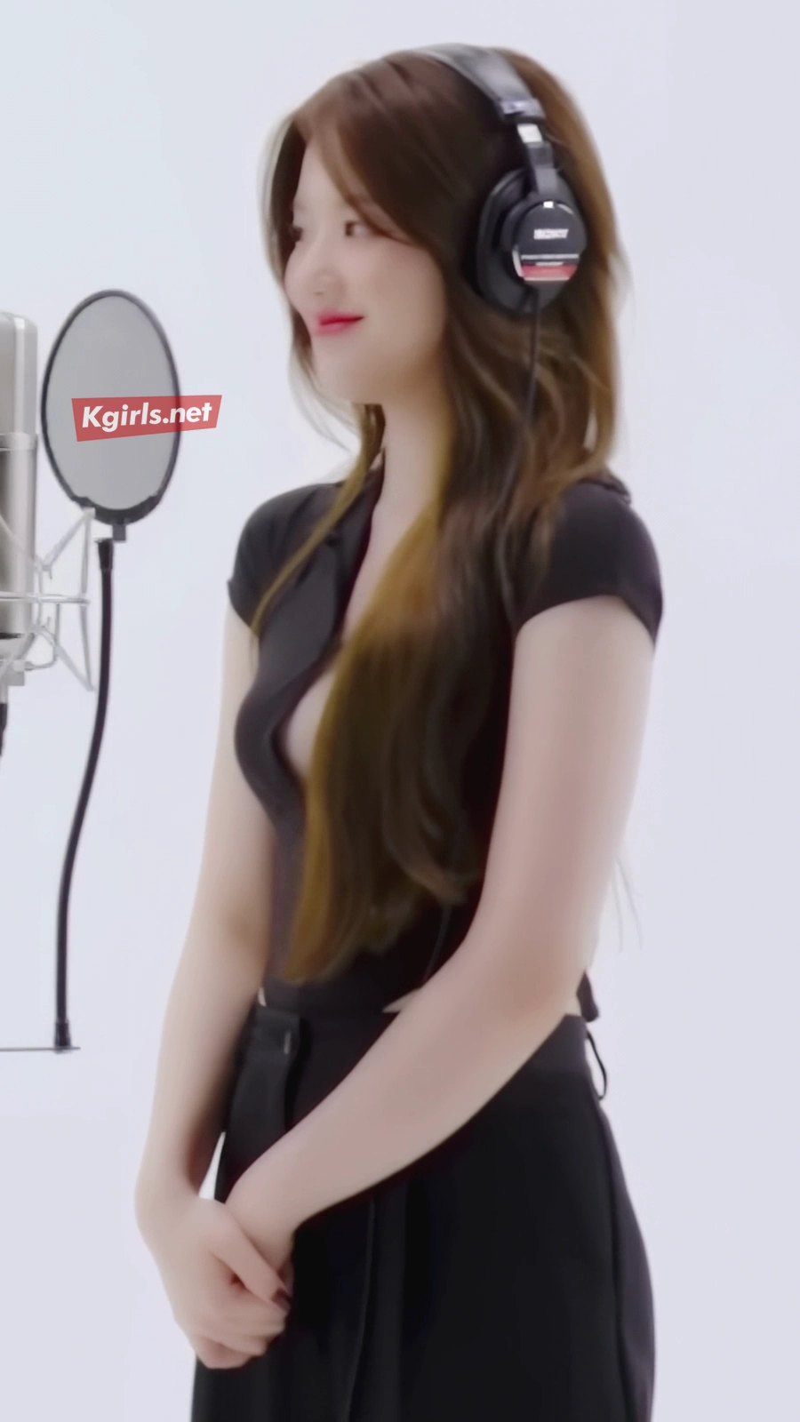 꼭지 노출 될까봐 아슬아슬한 아이들 슈화 의상