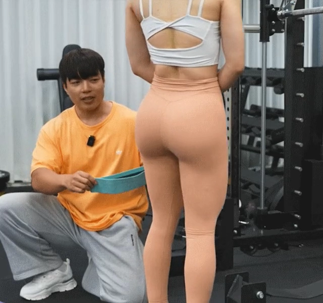 터질것 같은 레깅스 엉덩이