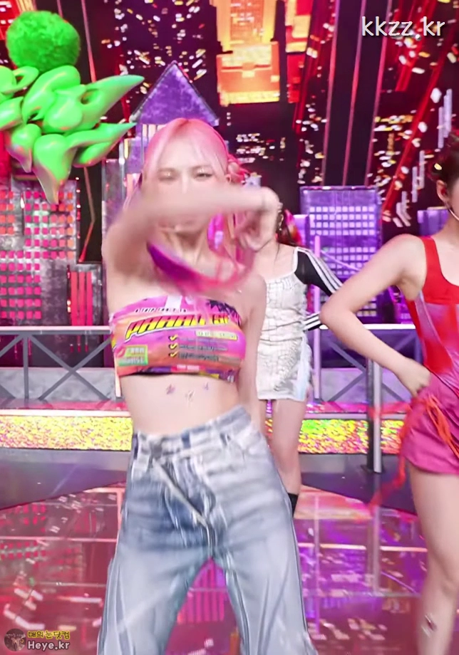 카리나 묵직한 튜브탑