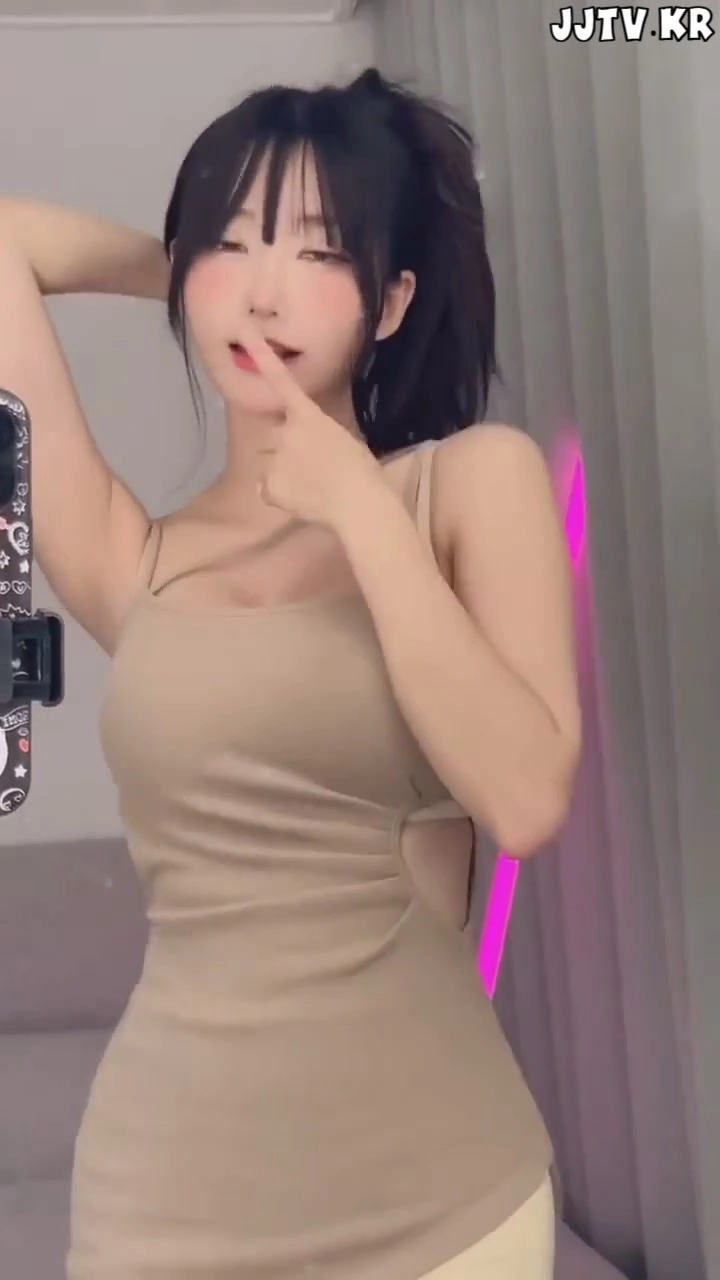 마젠타 누드톤 밀착 원피스