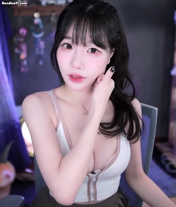 수련수련 은근슬쩍 브레지어 노출