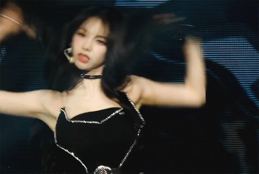 매끈한 카리나 겨드랑이