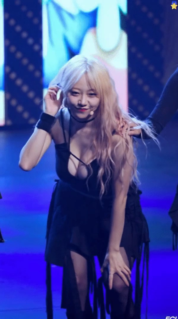 시그니처 지원 역대급 가슴 노출 ㄷㄷ