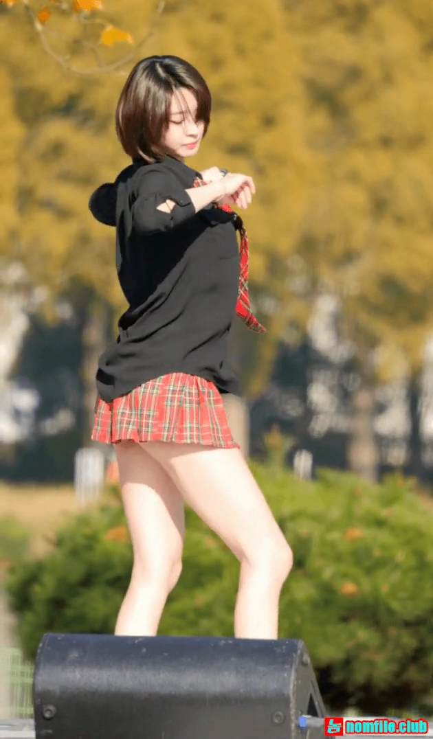 모델급 기럭지로 아이돌 했던 배우 권나라