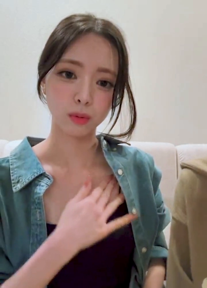 가슴에 모기 물린 ITZY 유나