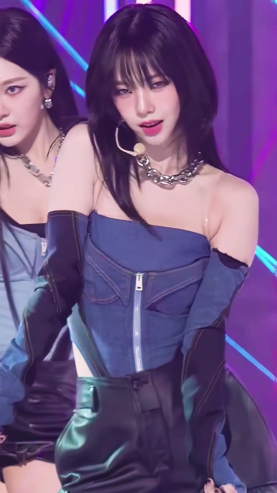 컴백한 묵직 카리나 은근한 색기