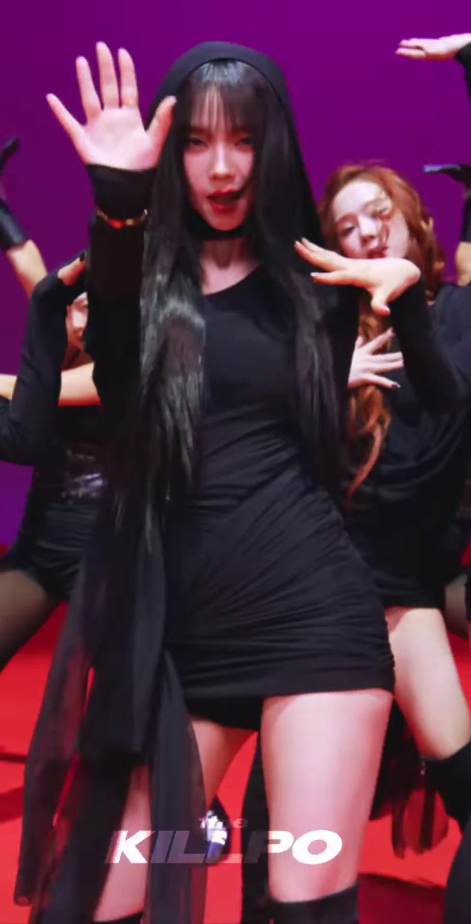 컴백한 카리나 매끈한 하체 라인