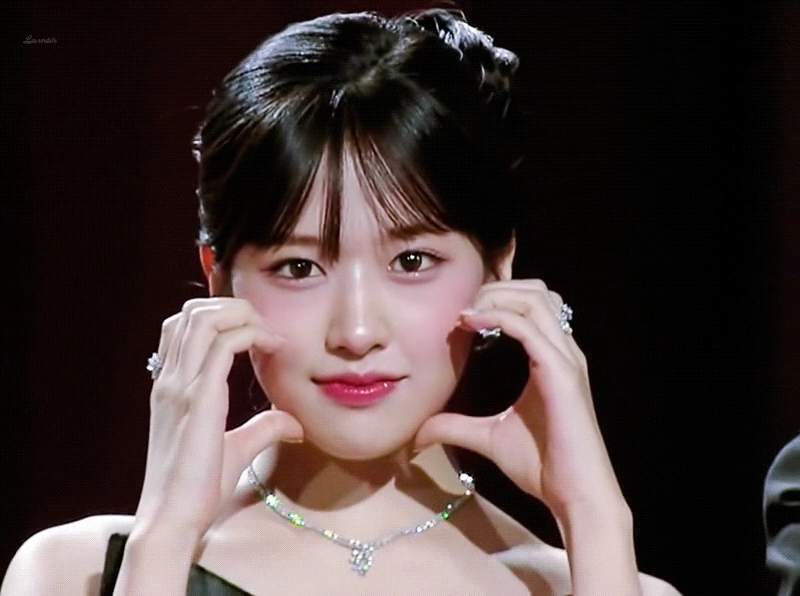 양볼하트 댕댕이 안유진