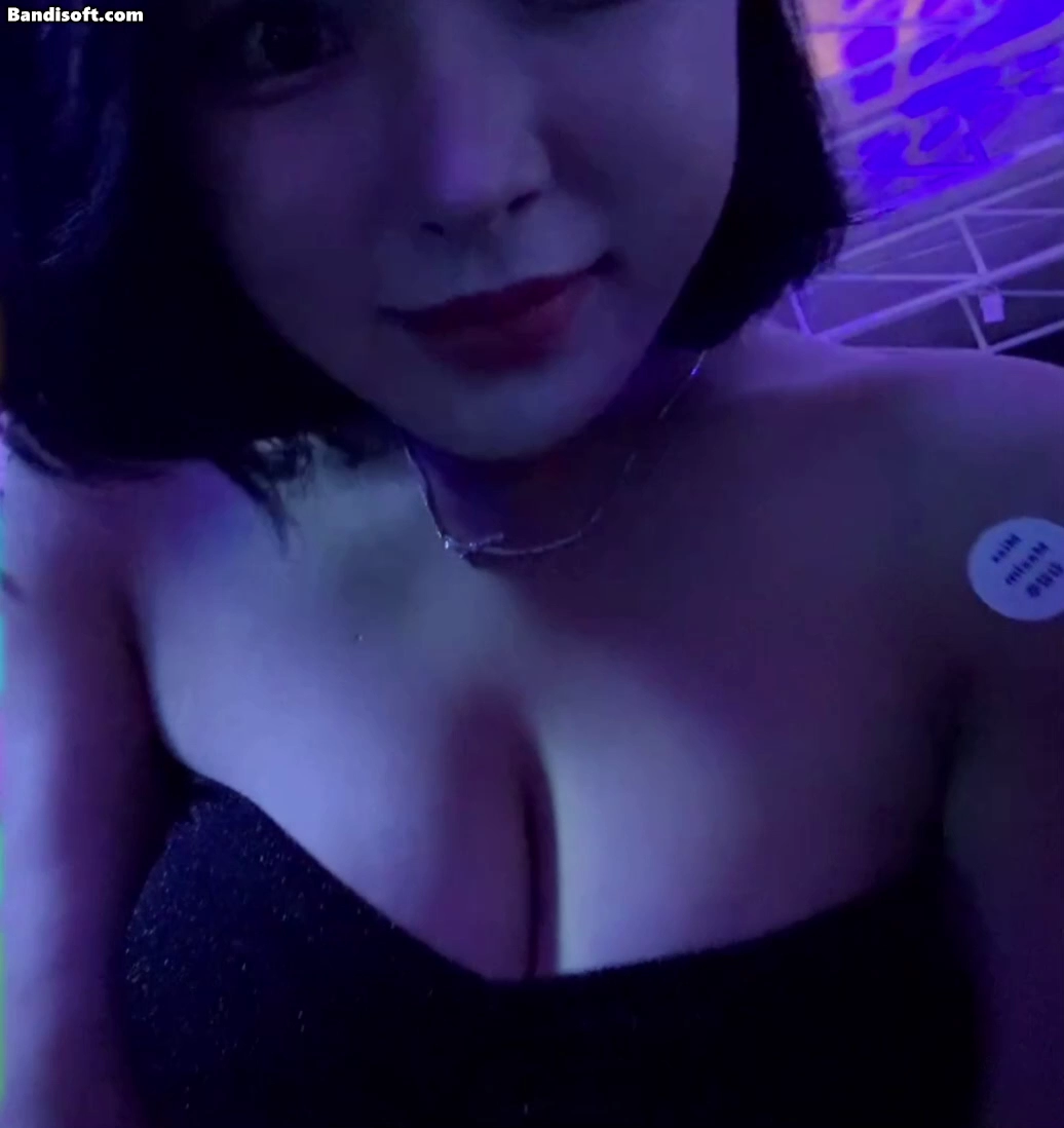 김갑주 맥심 파티 가슴 자랑