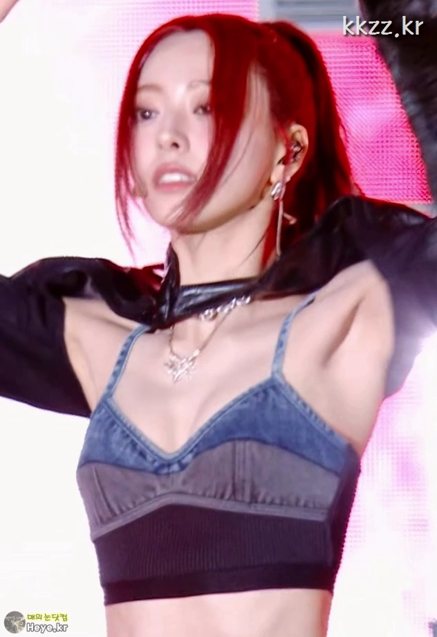 ITZY 유나 과감한 노출