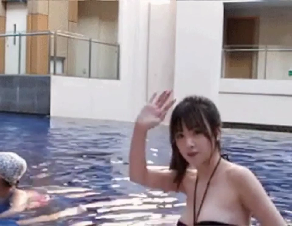 이설 비키니 확대샷