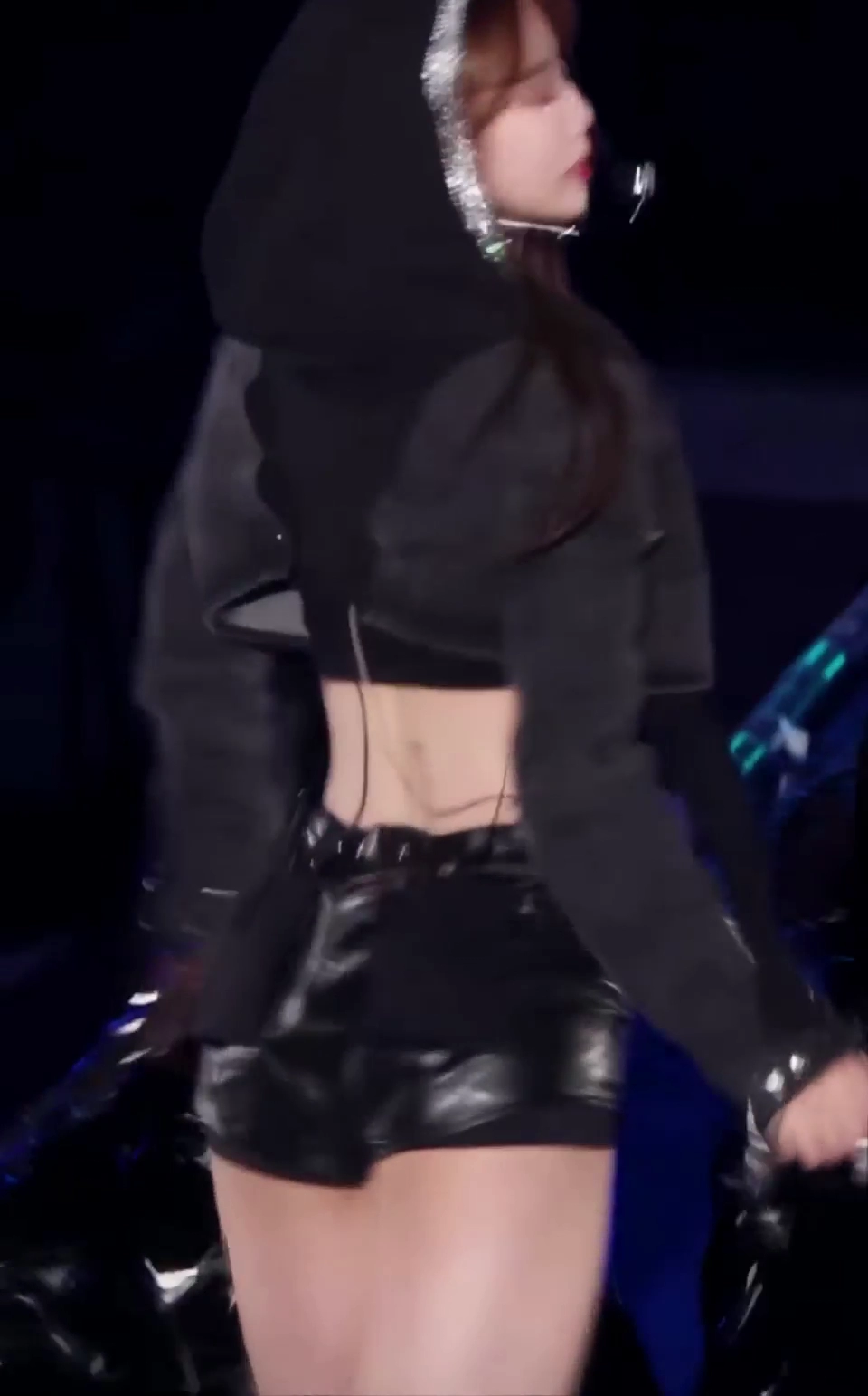 르세라핌 채원 기립근 엉벅지