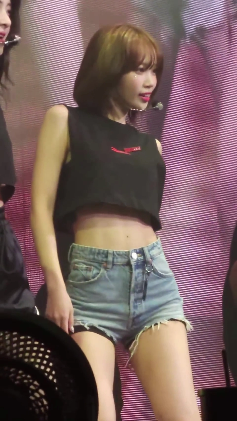 엉벅지 짧은 청핫팬츠 르세라핌 채원