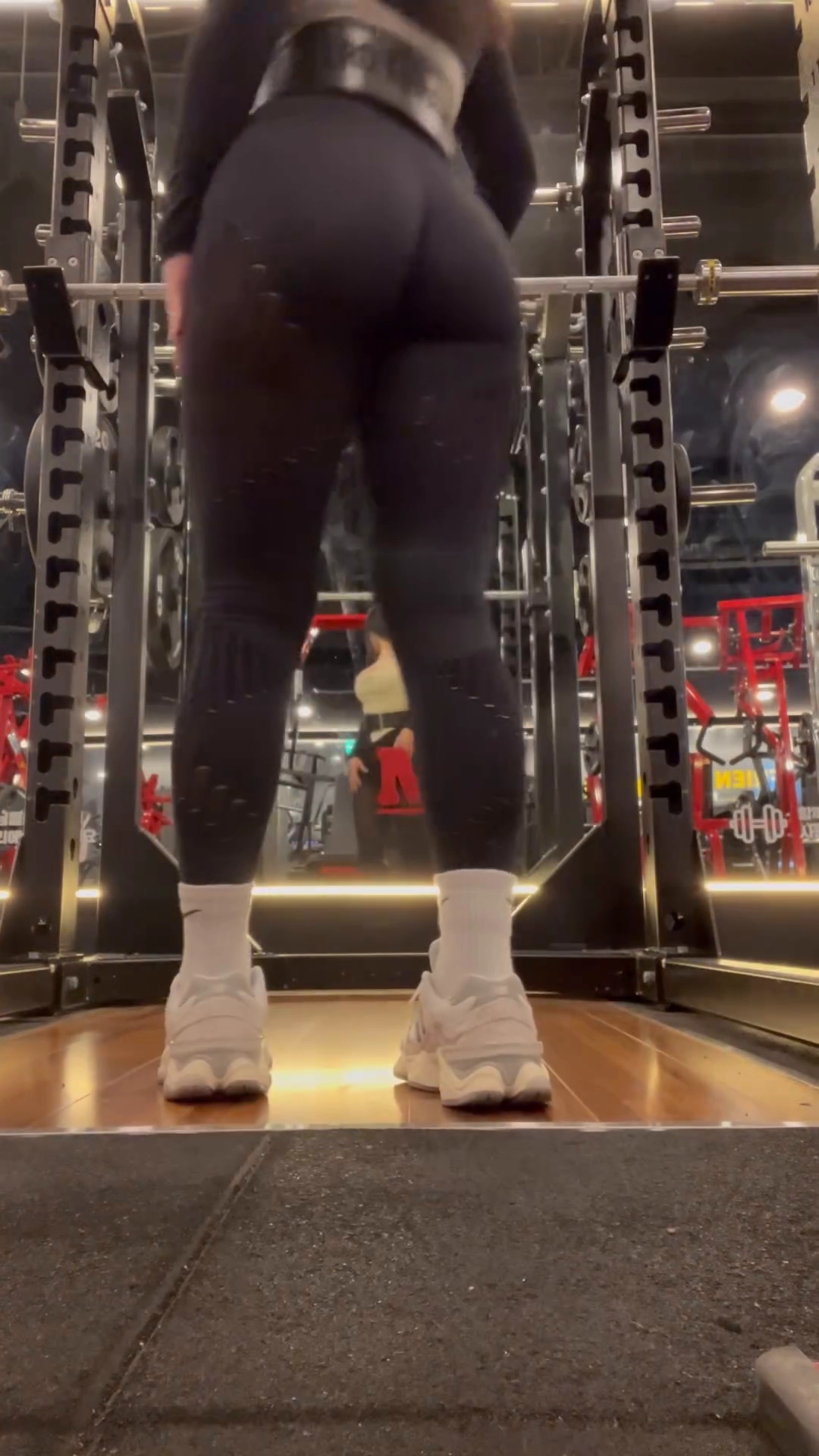 남자들 시선을 즐기는 육덕 몸매 헬스장 민폐녀