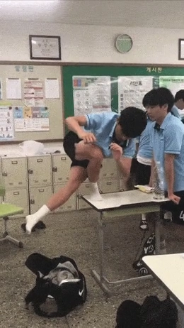 쉬는 시간 하체 단련하는 급식