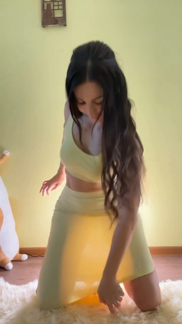 자기 중요부위 찍어서 보여주는 남미 처자