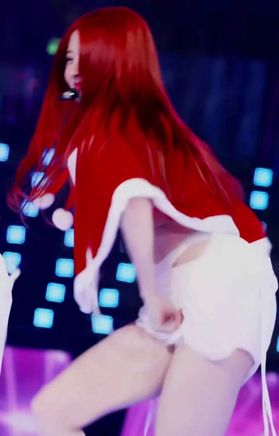 르세라핌 허윤진 과감한 발차기