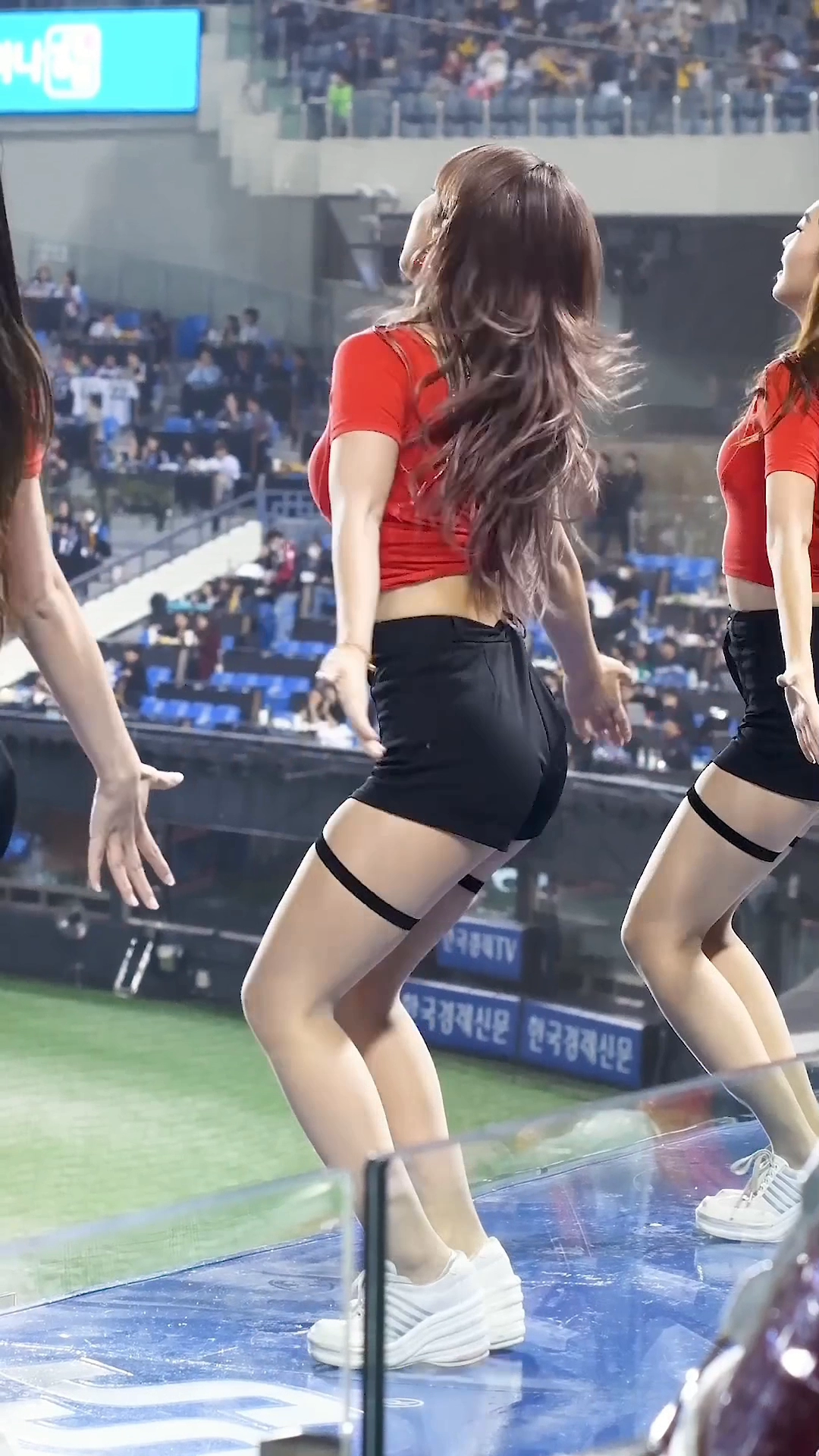 허리 격렬하게 흔드는 이다혜 치어리더