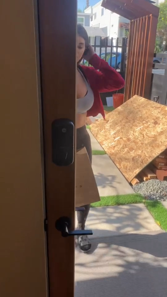 밀크쉐이크 빼먹은 배달부