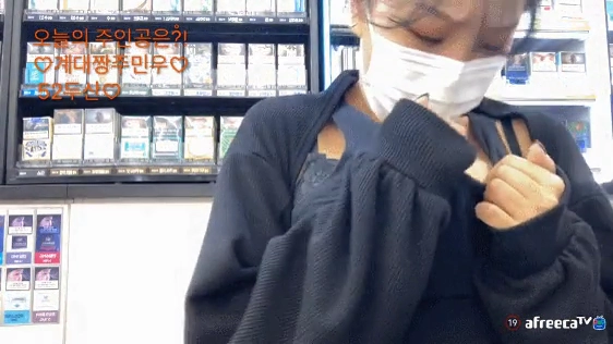 편의점 알바 중이던 여캠 꼭까 리액션