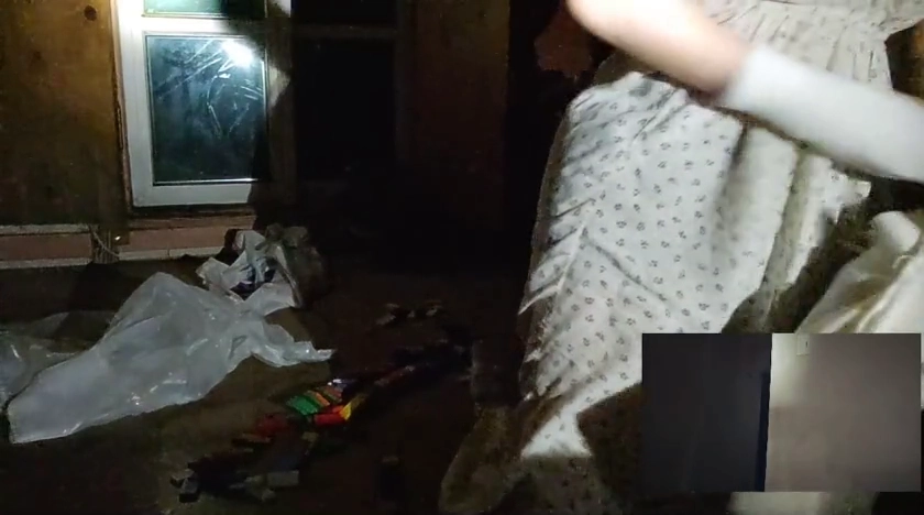 아이밈 가슴골 슬립 벗겨지며 노출 수위 치솟네