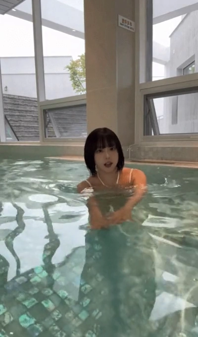 정다별이 미드 흘러내린 수영장 끈비키니 레전드