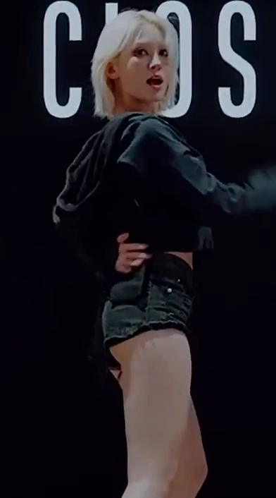 전소미 엉밑살 드러낸 핫팬츠 안무 연습 포착