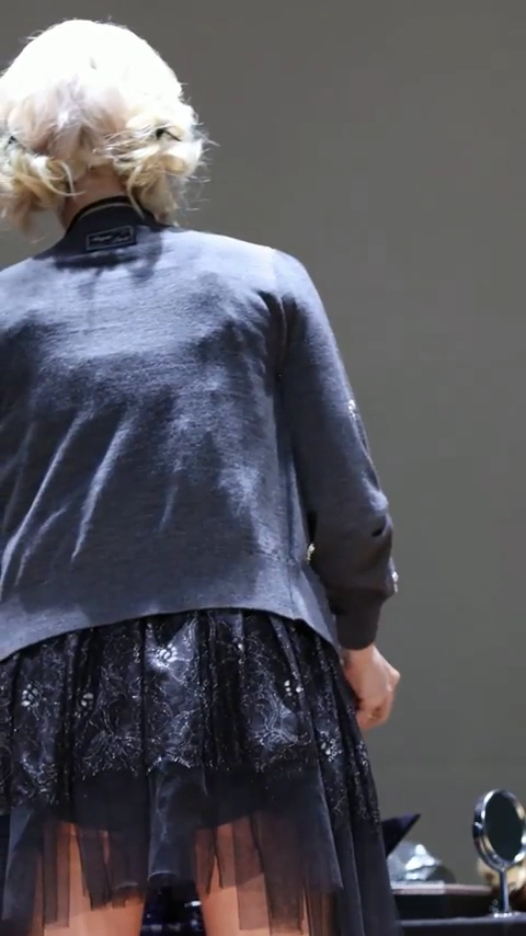 전소미 엉밑살 드러난 시스루 프릴 원피스 팬사인회 직찍