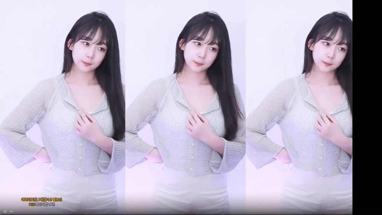 진땅콩 가슴골 옷 살짝 내려 보여주는 클로즈업