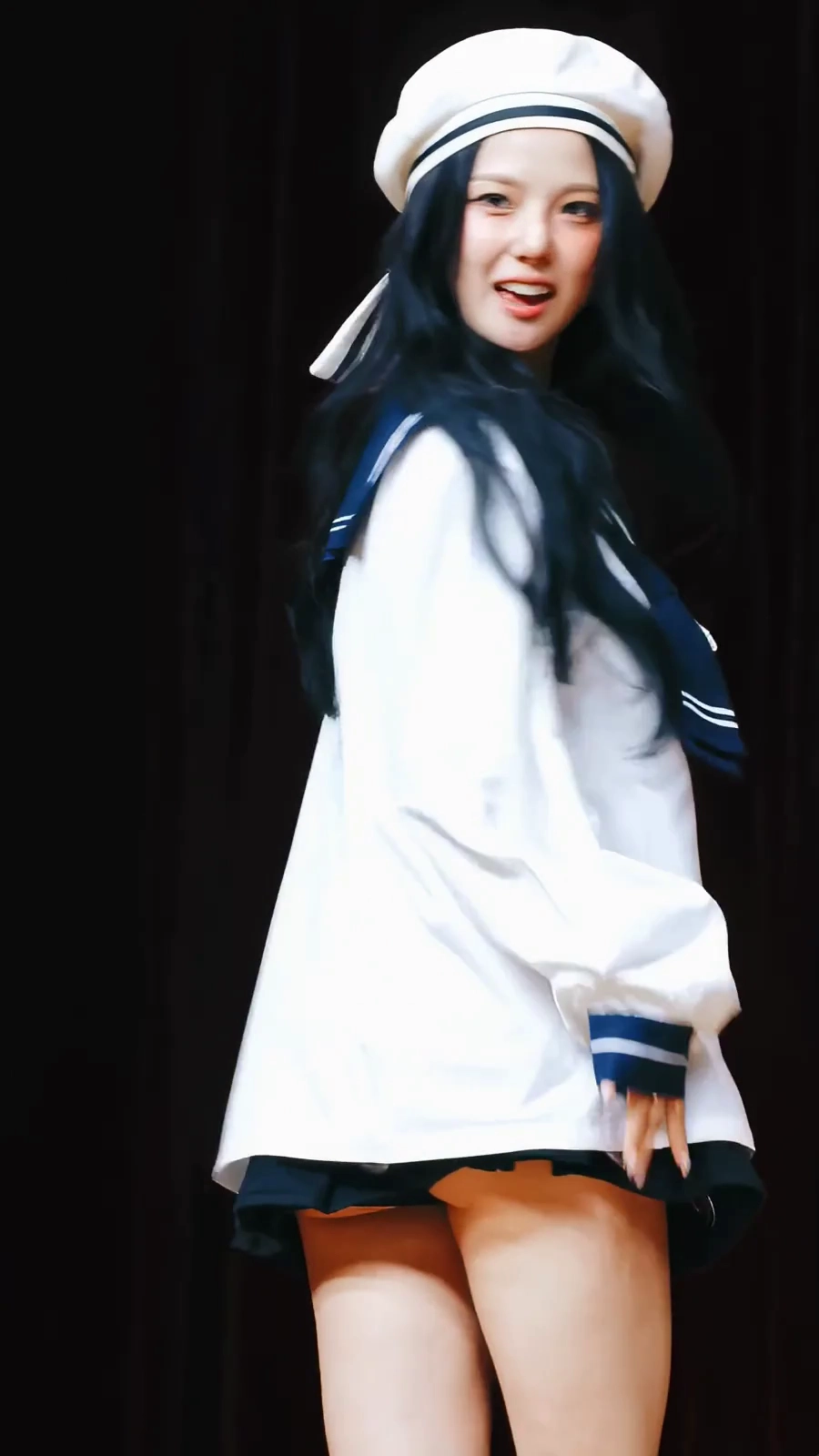 케플러 최유진 엉밑살 하의실종 세라복 치마 끝에서 삐져나온 레전드