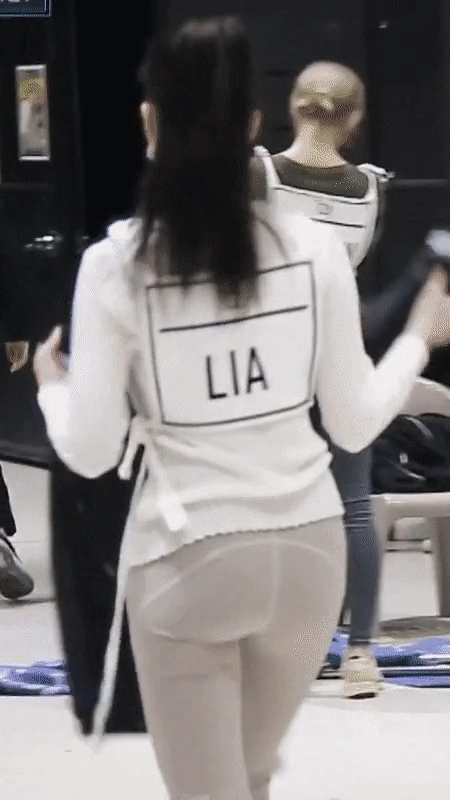 ITZY 리아 엉덩이 연습실 레깅스 요망하게 실룩이는 장면 포착