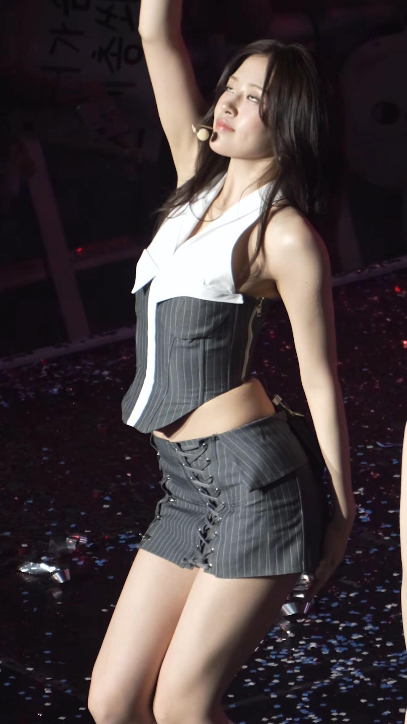 아이브 안유진 꿀벅지 위에서 찍힌 초미니 각도