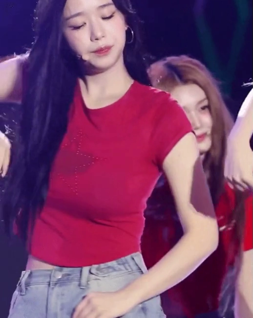 트리플에스 김채연 옆슴 바운스 공격적인 크롭티로 시선 올킬