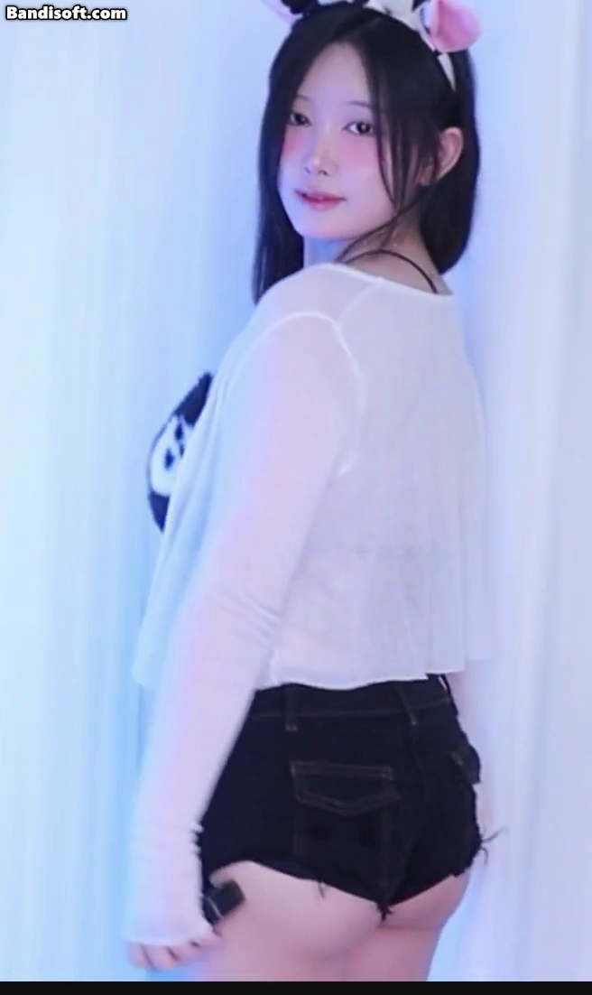 원이지라 엉밑살 육덕진 젖소 끈브라탑 아래 드러난 폭발적 가슴골