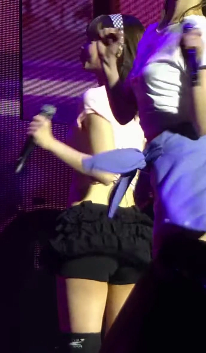 김채원 엉덩이 프릴치마 턴 돌자 속바지 위까지 다 보인 위험 수위