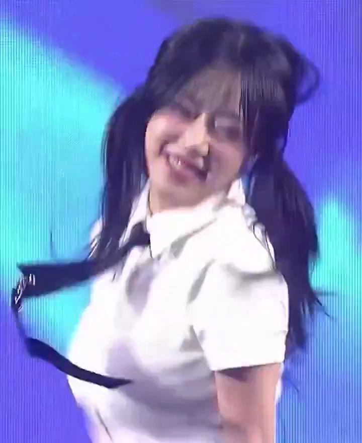 지지원 슴부먼트 활동명 바꾸고 오른 첫 위문열차 무대