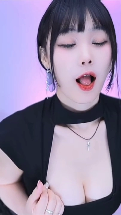 효카 가슴 캠 앞에 꽉 차게 밀어붙인 역대급 장면