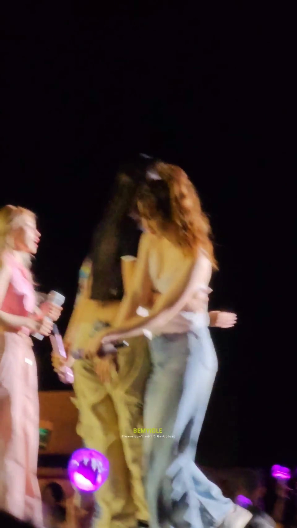 아이들 슈화 가슴골 레이스 캐미솔 접히며 드러난 뭉클한 볼륨